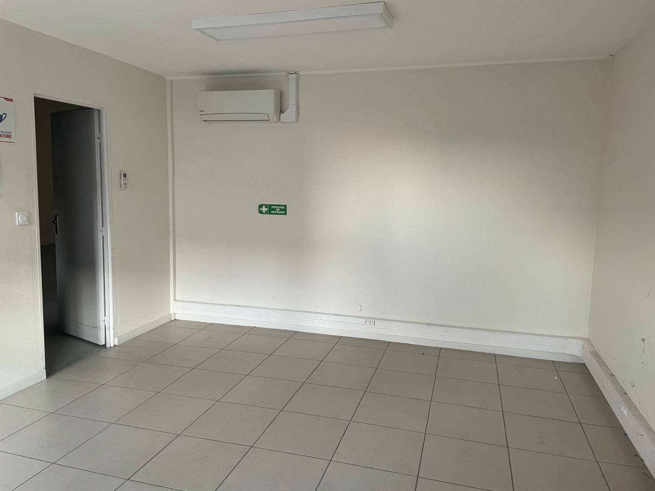 Local d'activité Décines-Charpieu 1397m² Location local d'activité Décines-Charpieu Rhône OLACT2108877 9